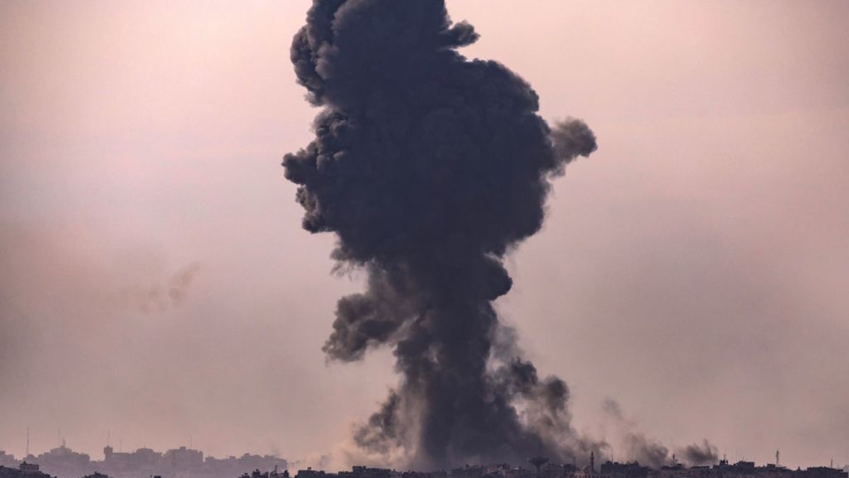 Rauch steigt über Gaza auf