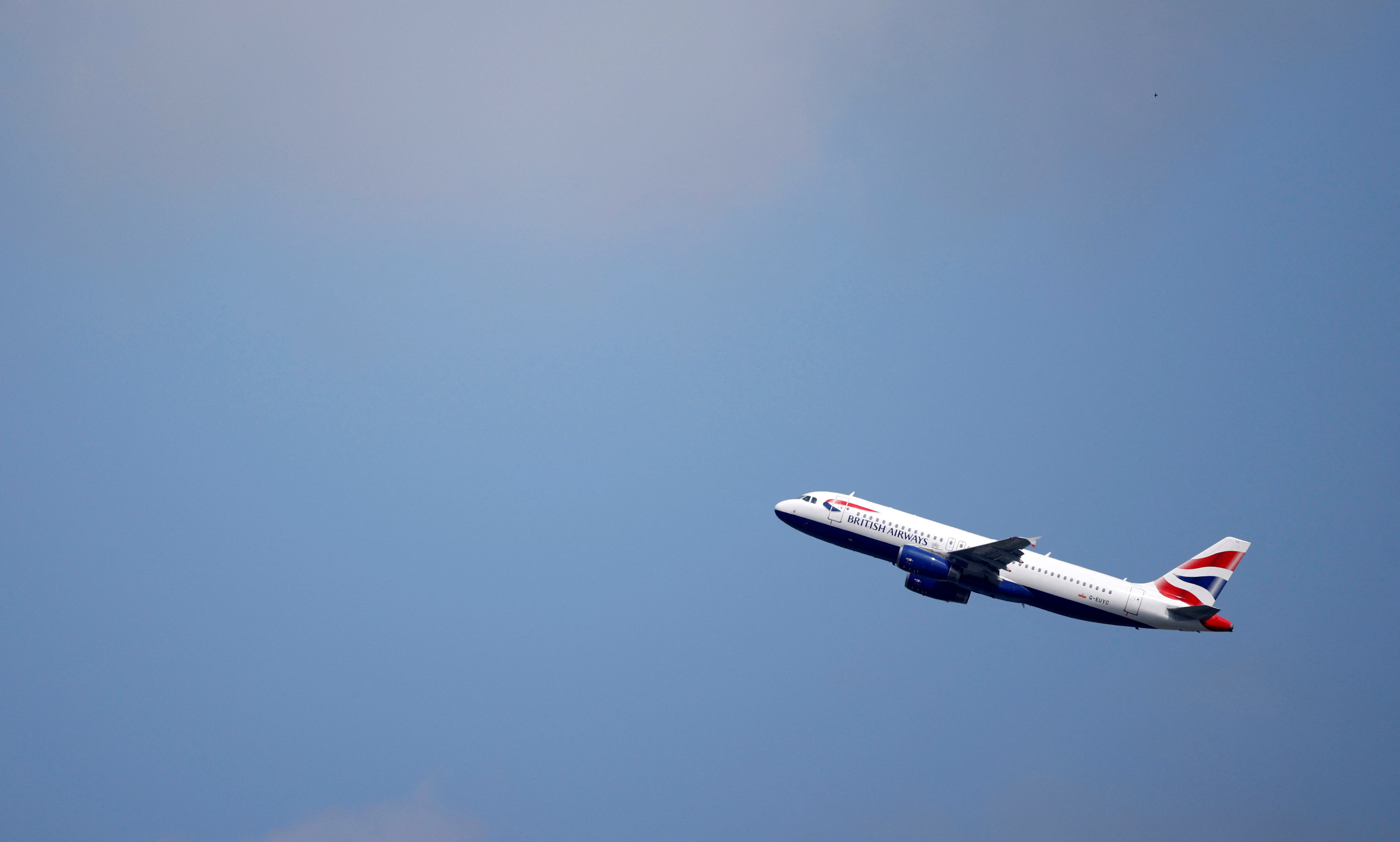 BA Airbus A320-Flugzeuge heben vom Flughafen Heathrow in London ab