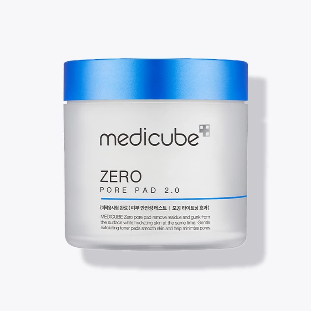 Medicube Zero Pore Pad 2.0 weißes Glas mit blauem Deckel auf weißem Hintergrund