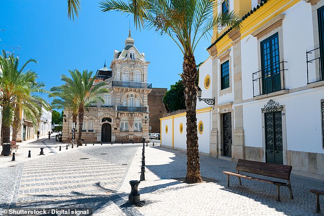 Faro, hier in Portugal, verzeichnete in den letzten 12 Monaten den stärksten Rückgang der Flugpreise: Die Flugpreise in die Stadt an der Algarve sanken um 24 Prozent