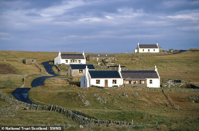 Es wird eine Stelle als Bootsdecksmann auf der abgelegensten bewohnten Insel Großbritanniens, Fair Isle, ausgeschrieben – wo es mehr Schafe als Menschen gibt