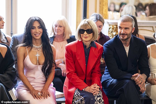 Unangenehm!  Fans sind überzeugt, dass Anna Wintour Kim Kardashian während der Frühjahr/Sommer-Modenschau 2024 von Victoria Beckham während der Paris Fashion Week am Freitag brüskiert hat
