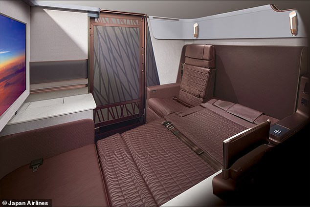 Japan Airlines hat seine neuen Kabinen der obersten Etage vorgestellt – First-Class-Passagiere genießen ein Doppelbett in ihrer „exklusiven“ Suite am Himmel, wie diese Darstellung zeigt
