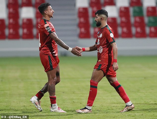 Jesse Lingard (links) erzielte vier Minuten nach Beginn des Freundschaftsspiels von Al-Ettifaq gegen Al-Khaldiya ein Tor