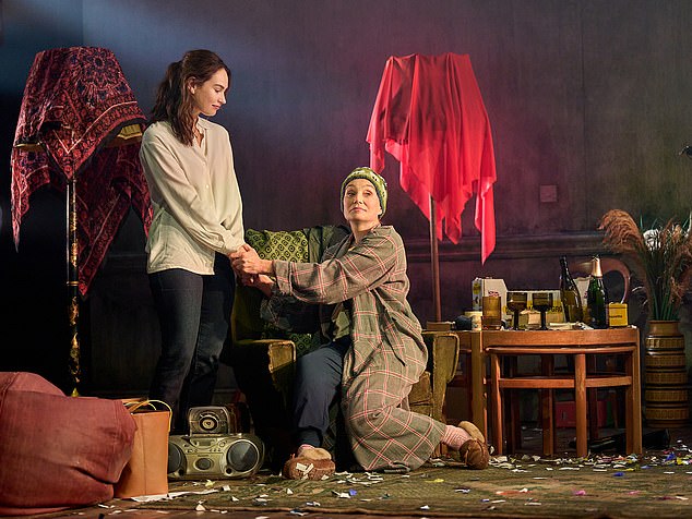 Kritiker auf der ganzen Linie haben Penelope Skinners neues Stück „Lyonesse“, das gestern Abend im Harold Pinter Theatre uraufgeführt wurde, verrissen