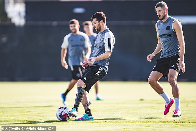 Lionel Messi ist am Freitag beim Training auf einem Bild zu sehen, das Inter Miami in den sozialen Medien geteilt hat