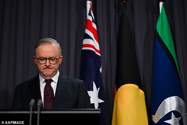 Täglich fordern Australier gemeinsam mit führenden Politikern und gesellschaftlichen Kommentatoren den Rücktritt von Anthony Albanese als Premierminister