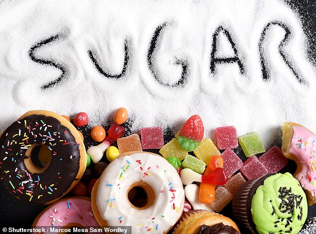 In einem von der Regierung im Jahr 2015 erstellten Ernährungsratschlag wurden Erwachsene aufgefordert, die Zuckeraufnahme auf 30 g pro Tag – oder etwa sieben Teelöffel – zu begrenzen, um die Zahngesundheit zu schützen und zur Bekämpfung der steigenden Flut von Diabetes und durch Fettleibigkeit verbundenen Krankheiten beizutragen