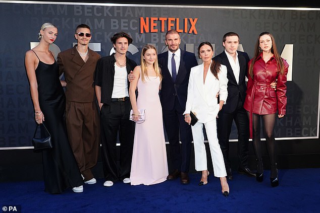 Nicola Peltz wurde vorgeworfen, versucht zu haben, „die Show zu stehlen“, als sie neben der Familie Beckham bei der Netflix-Premiere des BECKHAM-Dokumentarfilms posierte
