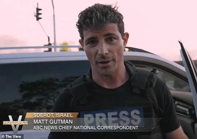Whoopi drängte Matt, „ins Auto zu steigen“, während er trotz des „Sicherheitsvorfalls“ weiter in die Kamera sprach.