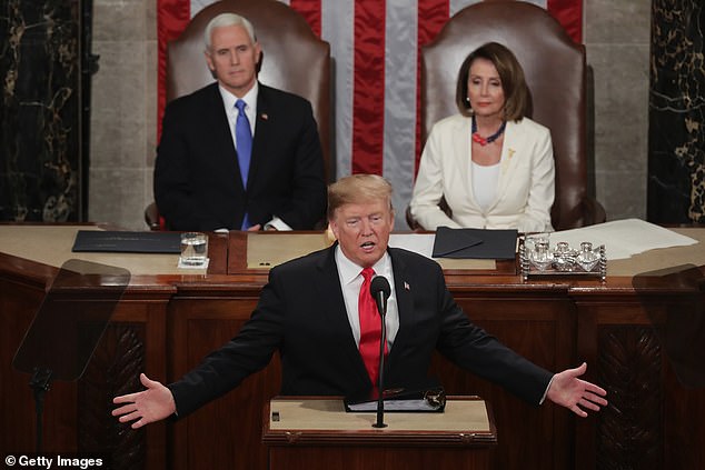 Trump hält im Februar 2019 vor dem Plenarsaal des US-Repräsentantenhauses seine Rede zur Lage der Nation