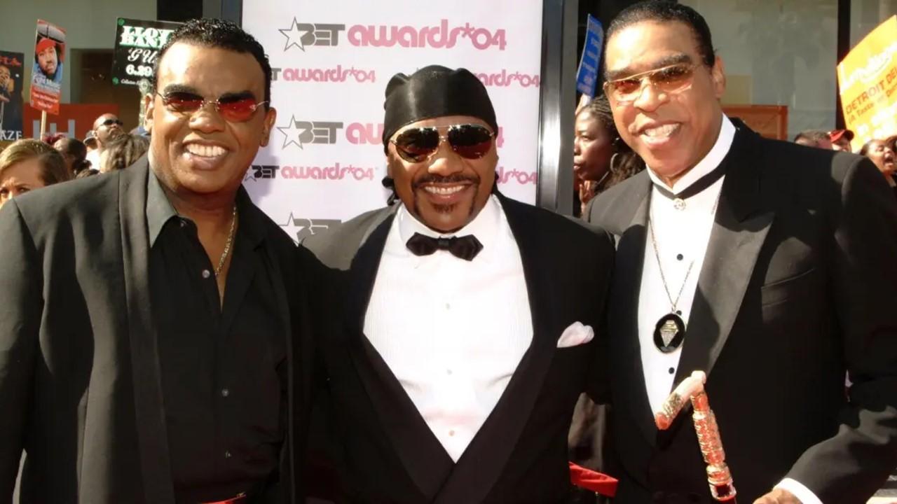 Ronald, Ernie und Rudolph Isley während der 4. jährlichen BET Awards – Ankunft im Kodak Theatre.
