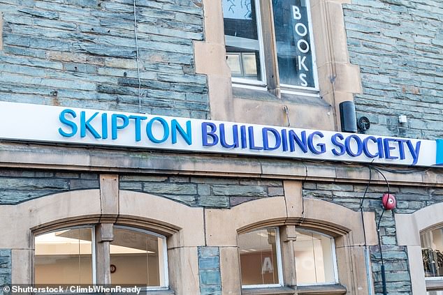 Gebührengewichtet: Diese Woche hat die Skipton Building Society eine Hypothek mit einer Gebühr von 5 % des Darlehenswerts aufgenommen, die Zinssätze liegen jedoch zwischen 3,35 % und 3,59 %.