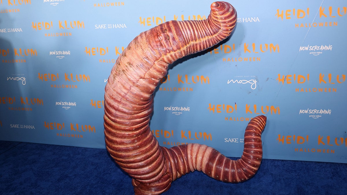 Heidi Klum verkleidet als Wurm