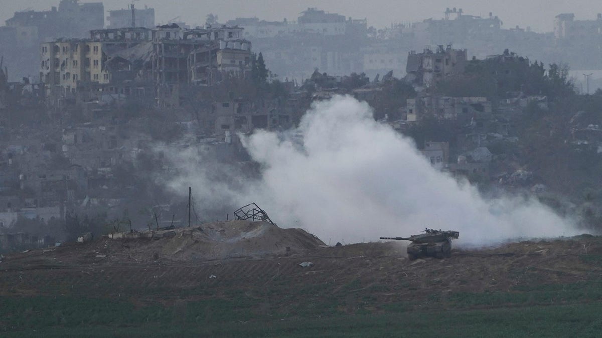 Israelische Panzer in der Nähe des Gazastreifens