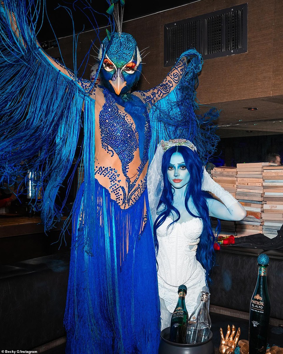 „So viel Spaß beim Feiern!“  Stunden zuvor trug Becky G ein maßgeschneidertes LAROXX-Kostüm, um sich für Heidi Klums (l.) 22. jährliche Halloween-Party im Marquee im Manhattaner Stadtteil Chelsea in eine Corpse Bride zu verwandeln