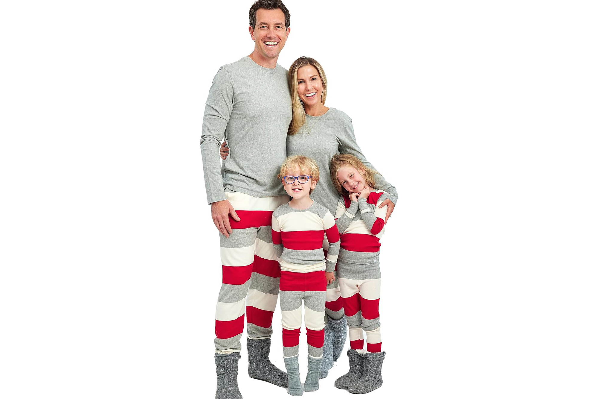 Eine Familie im passenden Pyjama