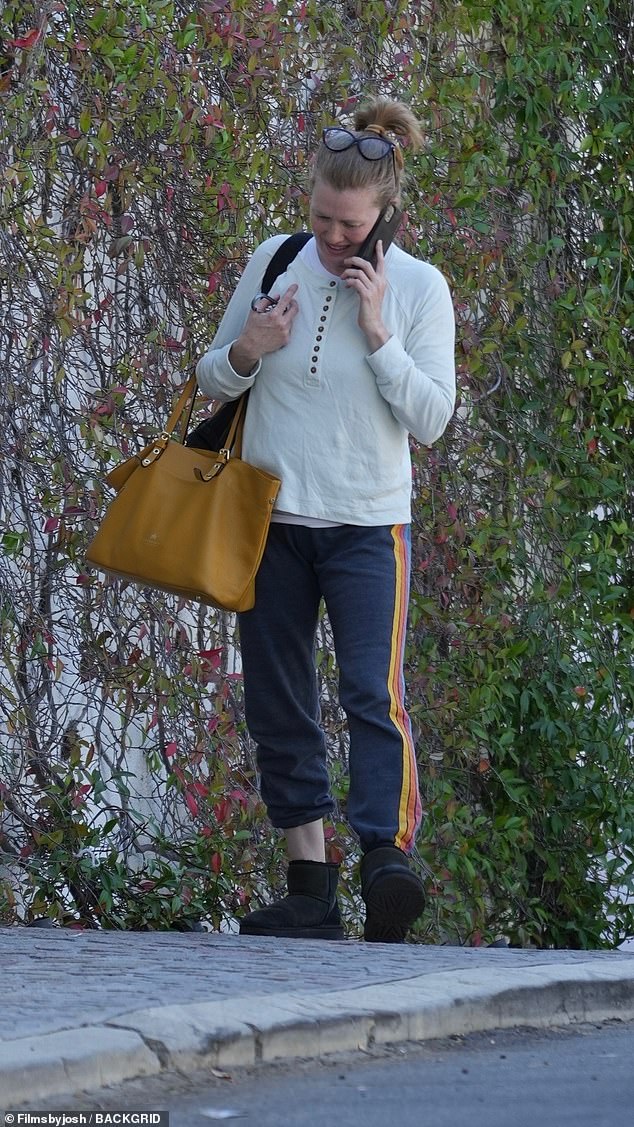 Rucks Frau, die Schauspielerin Mireille Enos, 48, wurde am Donnerstag in West Hollywood fotografiert