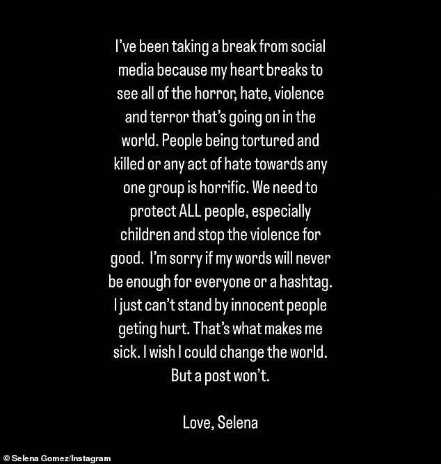 „Meine Worte werden nie genug sein“: Selena hatte am Montag erstmals ihre „Pause aus den sozialen Medien“ angekündigt, „weil es mir das Herz bricht, all den Horror, den Hass, die Gewalt und den Terror zu sehen, der auf der Welt vor sich geht.“  Wir müssen ALLE Menschen, insbesondere Kinder, schützen und der Gewalt ein Ende setzen.