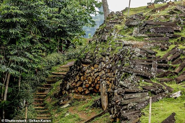 Die Tests verorten den frühen Bau der Pyramide mit ihren Hunderten aus Andesit-Lava gemeißelten Stufen auf die Zeit vor mehr als 16.000 Jahren, während der letzten Eiszeit