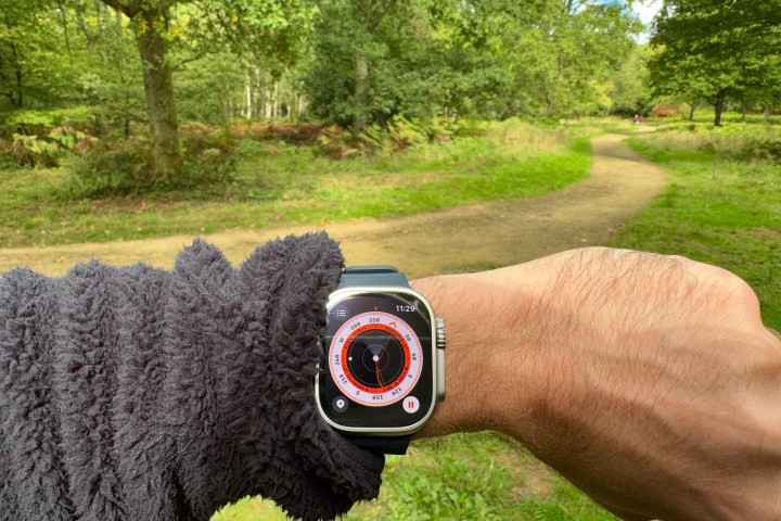 Back Track zeigt die Gehrichtung auf der Apple Watch Ultra an.