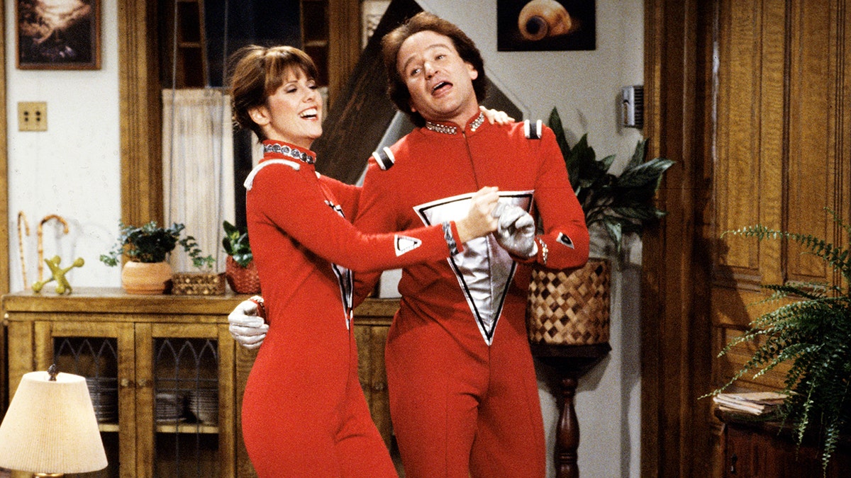 Robin Williams und Co-Star in Mork und Mindy