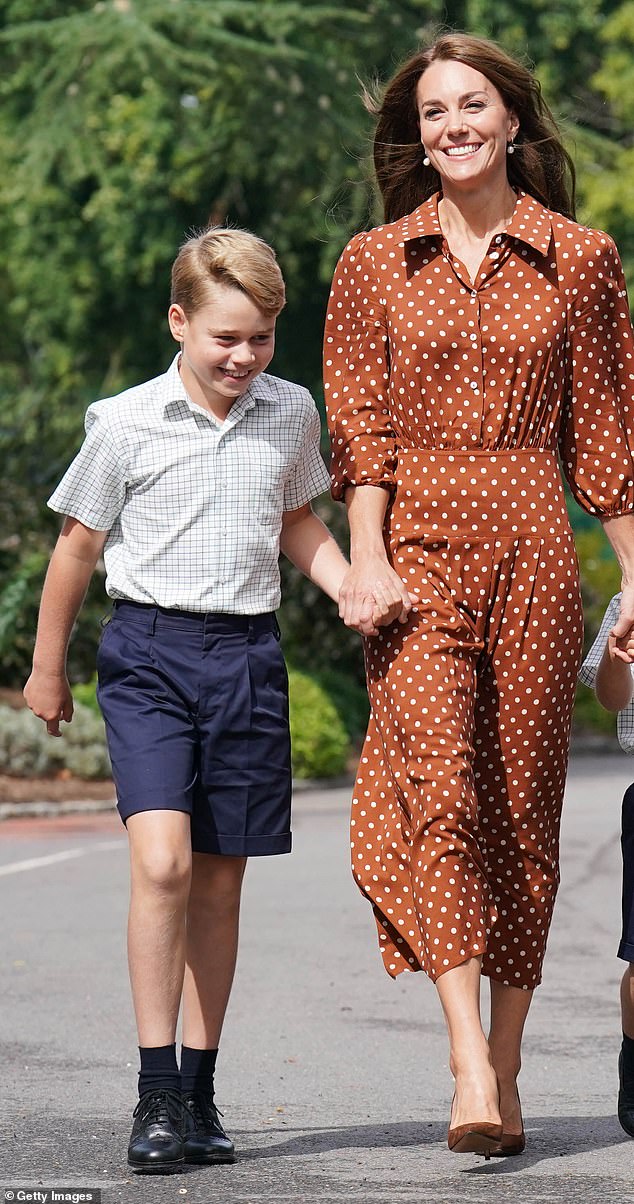 Laut Social-Media-Beiträgen hat Kate Middleton gestern Prinz George beim Fußballspielen zugesehen (Bild 2022)