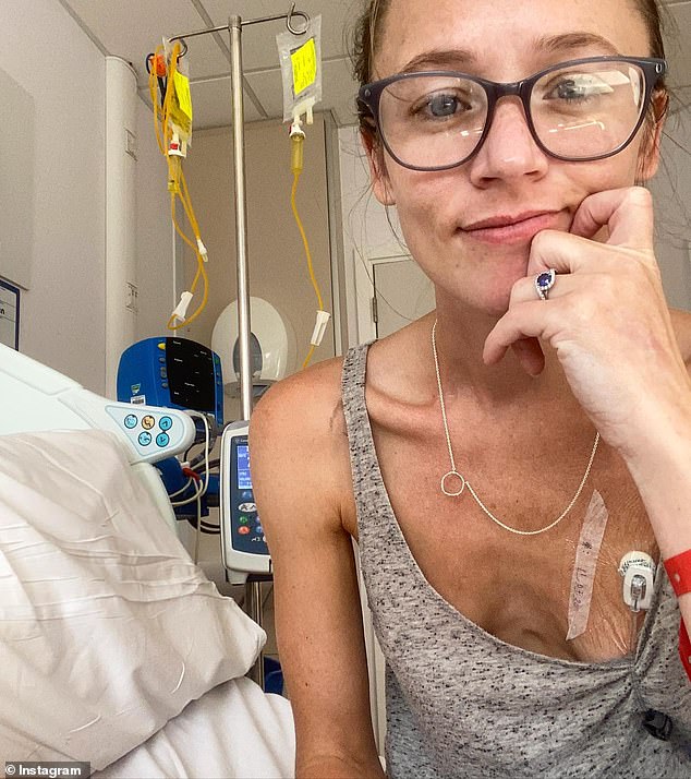 Im Juni 2020 verbrachte Frau Visick drei Wochen im Krankenhaus, um ihr nicht-tuberkulöses Mykobakterium (NTM) intravenös mit Antibiotika zu behandeln.