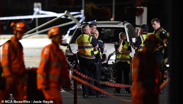 Der weiße BMW-SUV erfasste Passagiere und tötete sechs Menschen, darunter zwei Männer, eine Frau, einen vermutlich sechsjährigen Jungen und ein junges Mädchen, und verletzte mehrere andere