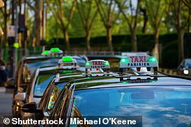 Offizielle Pariser Taxis mit ihren weißen Schildern