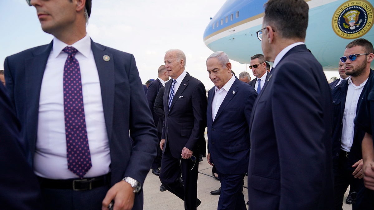 Präsident Joe Biden wird vom israelischen Premierminister Benjamin Netanyahu begrüßt