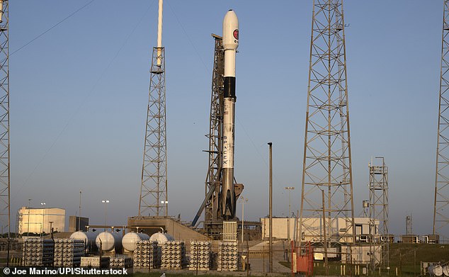 Eine SpaceX Falcon 9-Rakete steht bereit, den Euclid-Satelliten für die Europäische Weltraumorganisation am 1. Juli 2023 auf der Cape Canaveral Space Force Station, Florida, zu starten