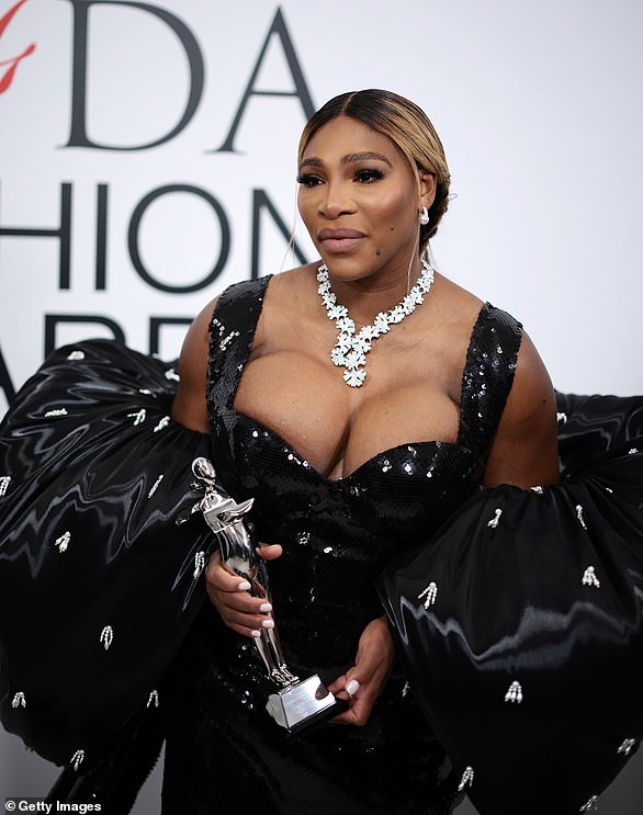 Wow-Faktor: Serena Williams führte die großen Gewinner bei den CFDA Fashion Awards in New York City an, als sie Fashion Icon mit nach Hause nahm
