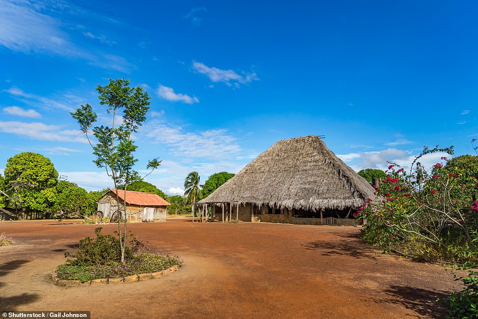 Simon besuchte die Karanambu Lodge (im Bild), die „einst eine Familien-Rinderfarm und heute ein spannendes Öko-Tourismusziel“ war.