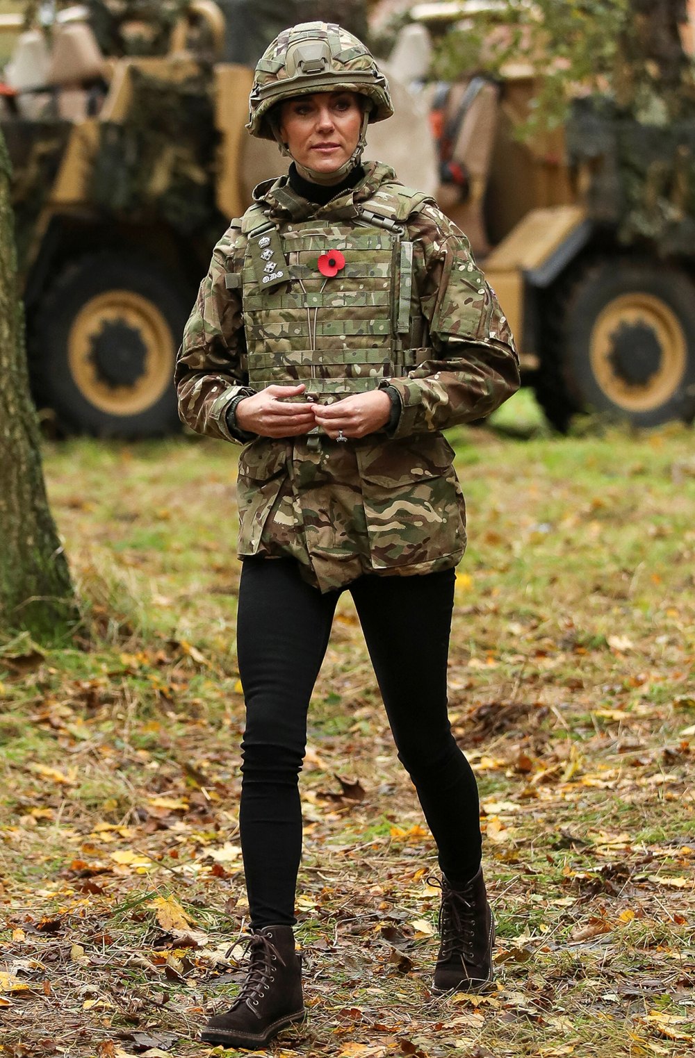 Prinzessin Kate Middleton tauscht ihre Kleider während eines Militärbesuchs gegen Tarnfarben ein