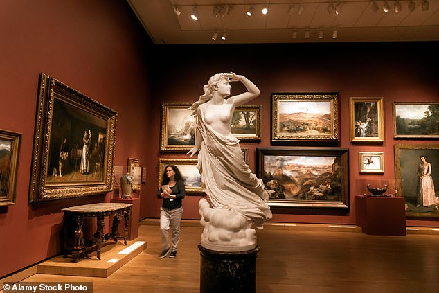 Deidre weist darauf hin, dass das Philadelphia Museum of Art (oben) über eine „bemerkenswerte“ amerikanische Sammlung des 20. Jahrhunderts verfügt, darunter Werke von Edward Hopper und Andy Warhol