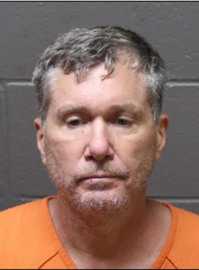 Die Polizei von New Jersey entnahm Blutproben ohne Haftbefehl, um Brian Avis (im Bild) wegen der Vergewaltigung eines zehnjährigen Mädchens im Jahr 1996 und eines fünfjährigen Mädchens im Jahr 2003 zu verurteilen
