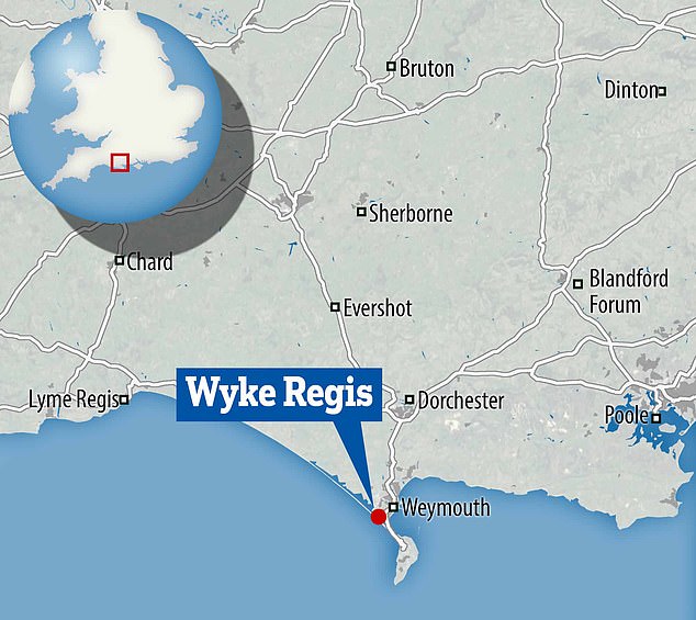 Der Portugiese Man O'War lebt normalerweise im offenen Meer und wird an britischen Küsten selten gesehen, aber diese Woche wurde einer in Wyke Regis gesichtet