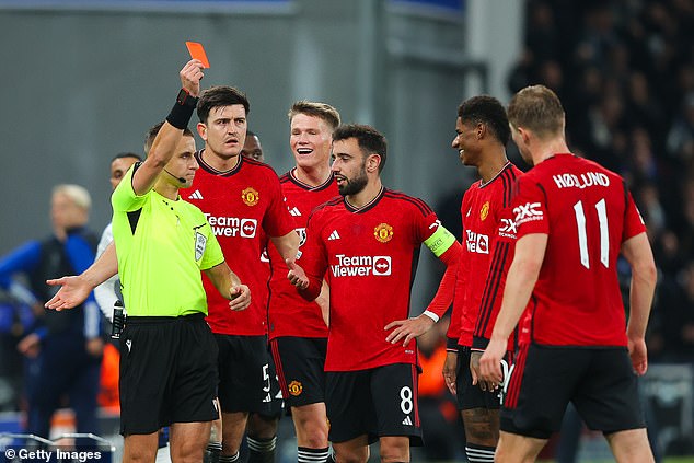 Die Saison des Stürmers erreichte am Mittwochabend einen neuen Tiefpunkt, als er während der Champions-League-Niederlage von United gegen Kopenhagen vom Platz gestellt wurde