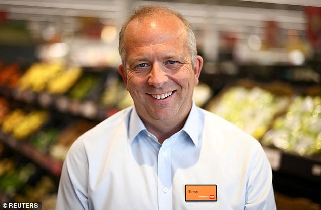 Zu Wort kommen: Sainsbury's-Chef Simon Roberts sagte, der Supermarkt gebe jährlich fast 500 Millionen Pfund für Geschäftstarife aus