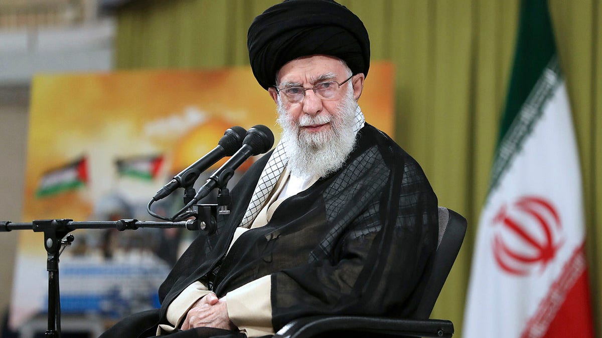 Der Oberste Führer des Iran, Ayatollah Ali Khamenei, spricht in Teheran