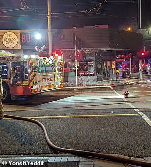 Die Caulfield-Filiale von Burgertory im Südosten Melbournes brannte am Freitag gegen 4 Uhr morgens nieder (Bild)