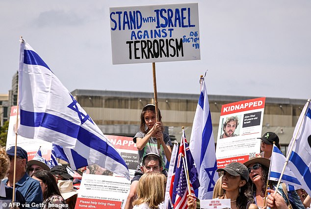 Eine Menschenmenge von rund 5.000 Menschen versammelte sich im Moore Park im inneren Osten Sydneys, um auf einem Marsch die am 7. Oktober entführten jüdischen Geiseln freizulassen