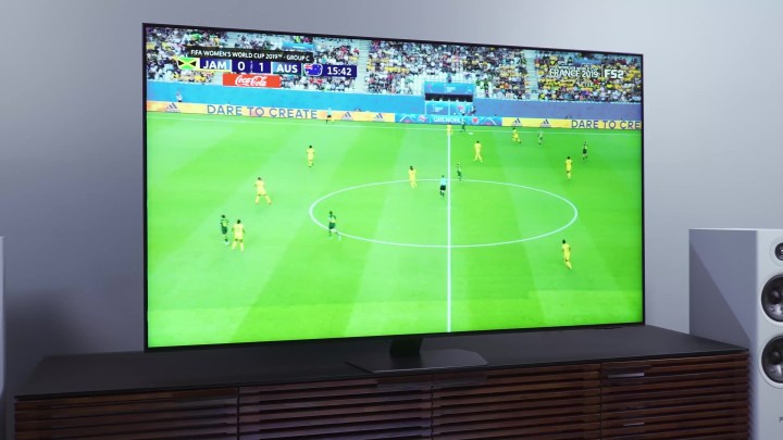 Ein Fußballspiel, gezeigt auf einem Samsung QN90C.
