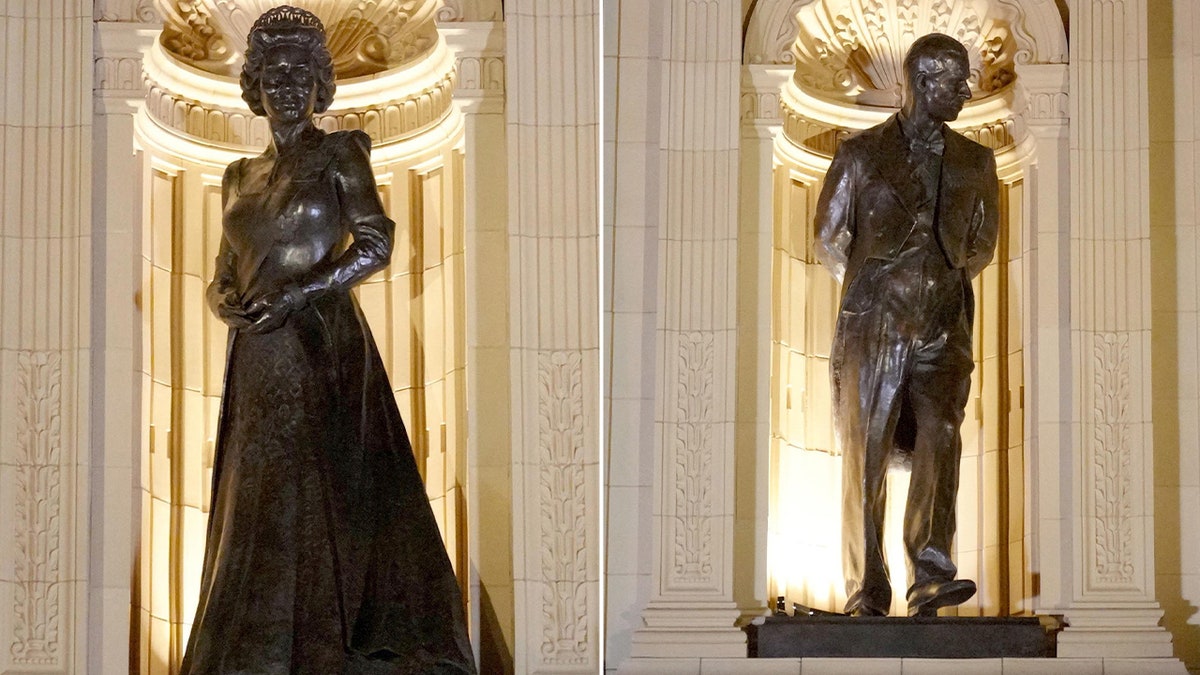 Geteilter Bildschirm der Bronzestatue von Königin Elizabeth II. und Prinz Philip