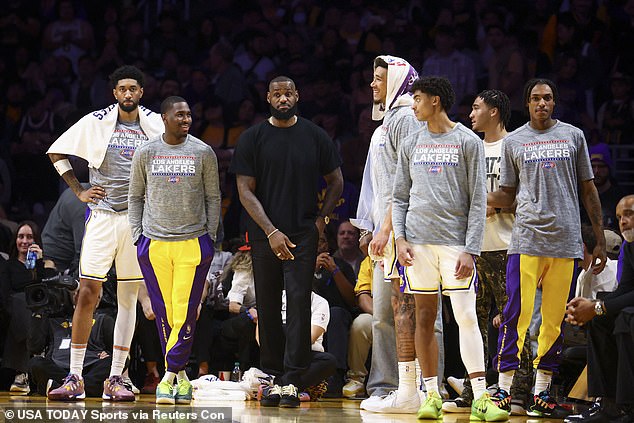 Der Star der Lakers verpasste das Spiel seiner Mannschaft gegen die Portland Trail Blazers am Sonntagabend, nachdem er sich im Spiel gegen die Phoenix Suns eine Wadenverletzung zugezogen hatte