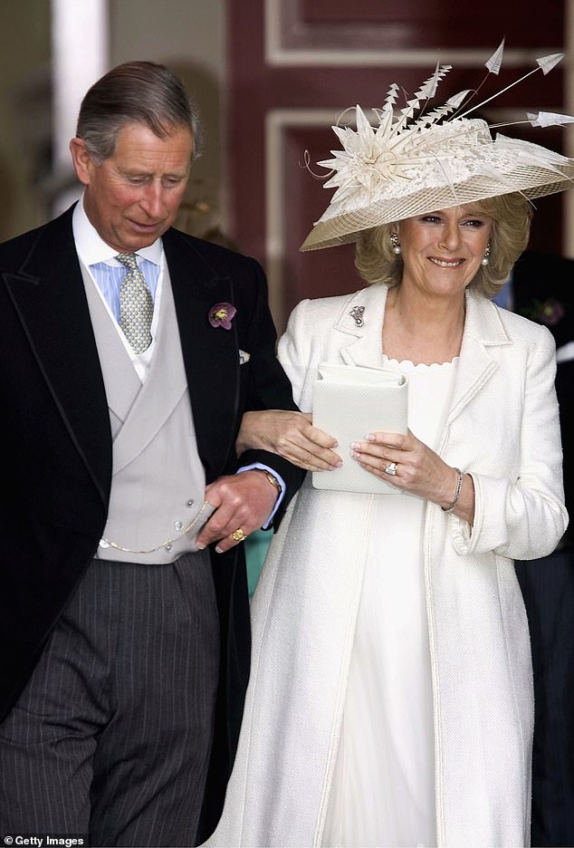 Camilla trug die Ohrringe, die sie 2005 bei ihrer standesamtlichen Trauung mit König Charles zum ersten Mal präsentierte