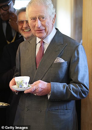 Prinz Harry, Herzog von Sussex, wird heute anlässlich seines 75. Geburtstags seinen Vater anrufen, behaupten gut informierte Quellen