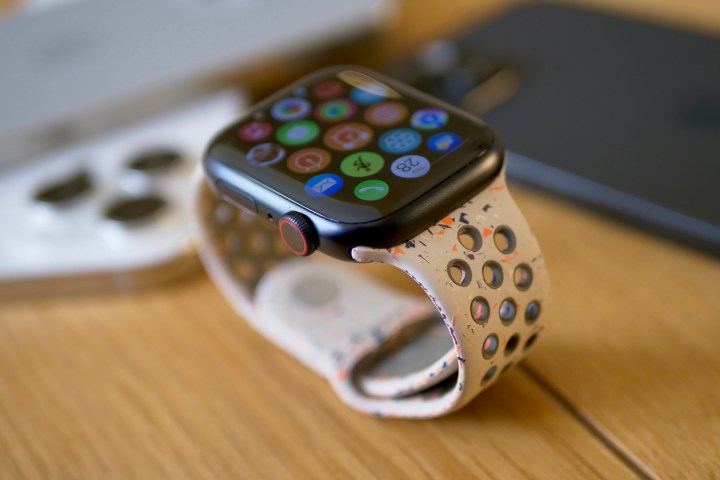 Der gebogene Bildschirm der Apple Watch Series 9.