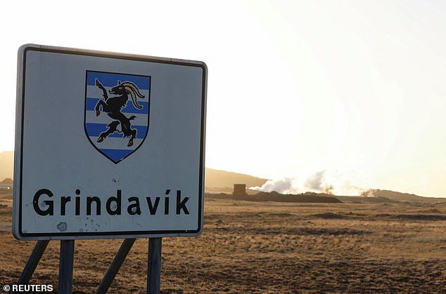 Ein Zeichen des Dorfes Grindavik, dessen Evakuierung aufgrund vulkanischer Aktivität angeordnet wurde